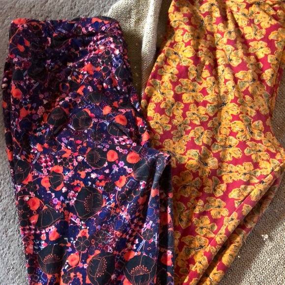 ⚠️Two pairs legging with FREE Sweater⚠️ - Picture 2 of 3